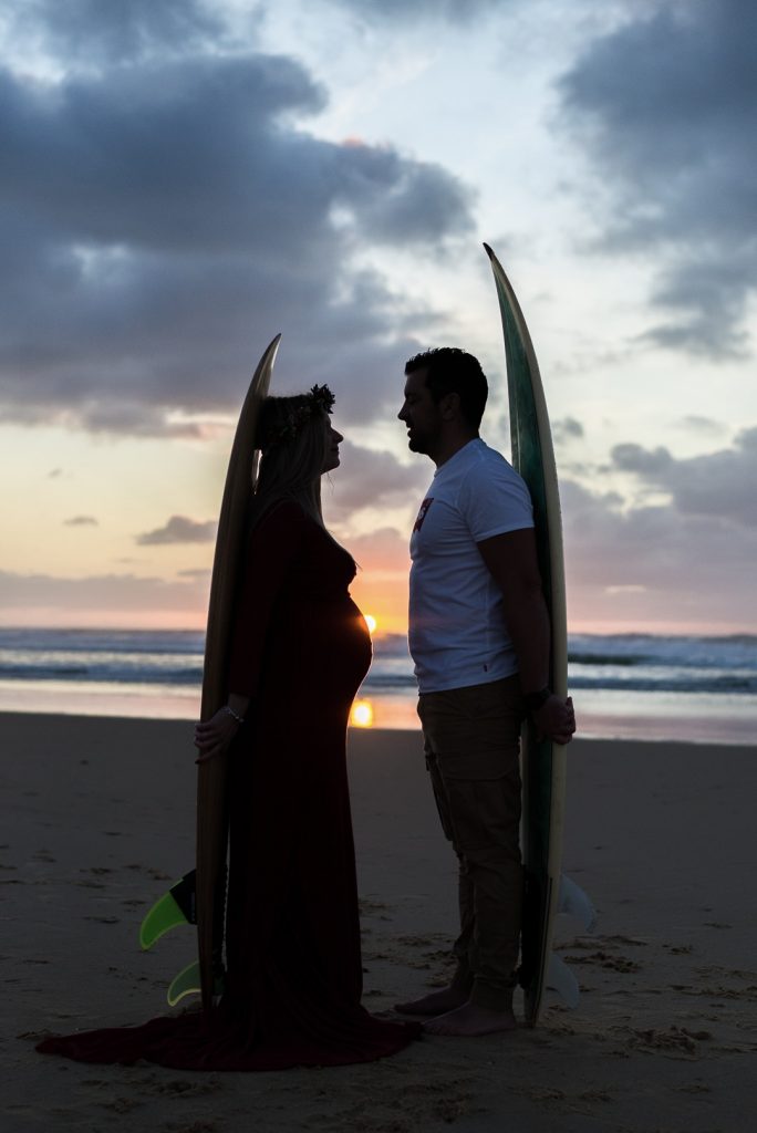 Séance grossesse sur le thème du surf