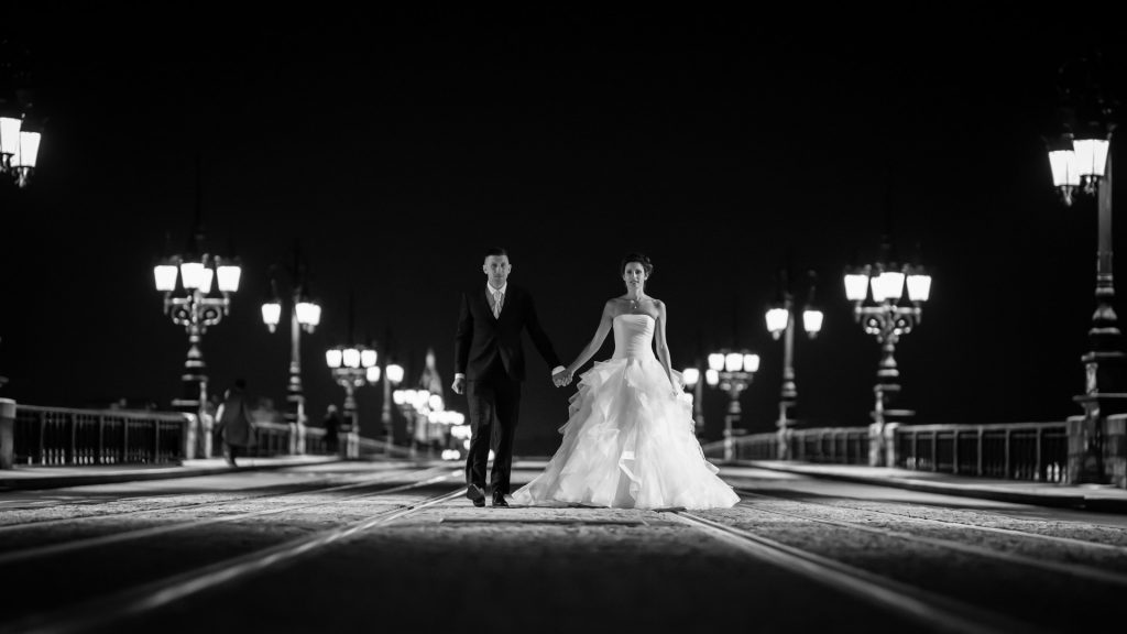 Mariés sur le Pont de Pierre à Bordeaux